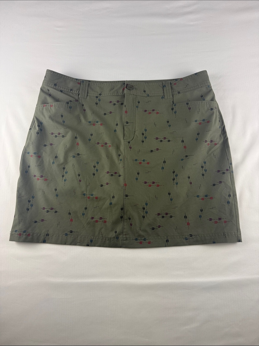 Eddie Bauer Green Performance Skort – Arrow Print – Size 16